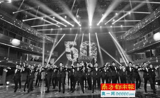 王浩信与马国明当晚在表演和大合照排位上“地位超前”，视帝之争正式打响。