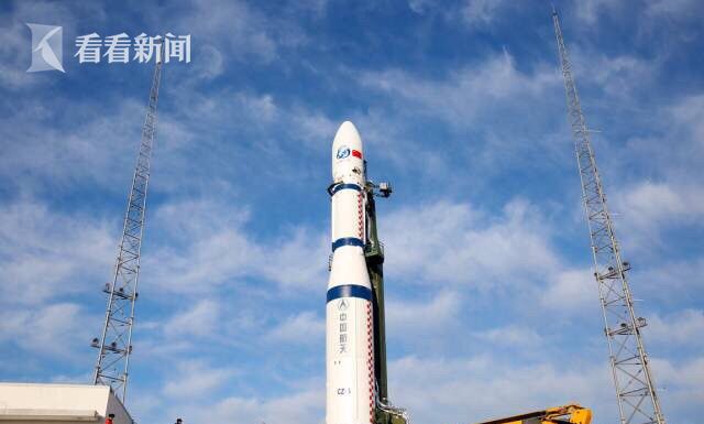一箭三星 上海造长征六号遥二火箭将三颗卫星
