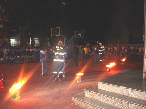 青口消防中队深入辖区淘江中学开展夜间消防疏