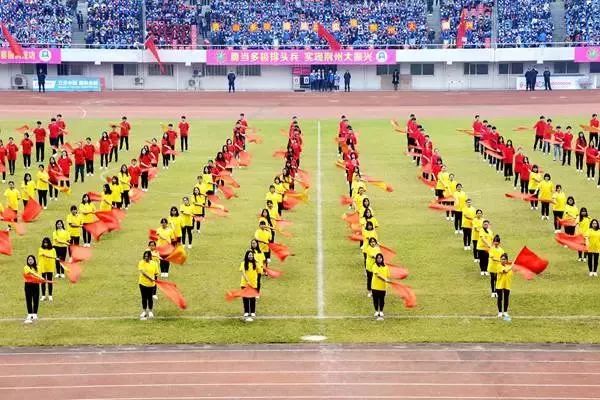 今天,800多人齐聚荆州奥体参加足球开幕,快来