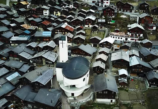 瑞士山村人口锐减小学关闭 免费给40万元吸引