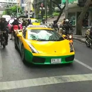 都说迪拜豪车多，没想到在曼谷，出租车都是豪车！