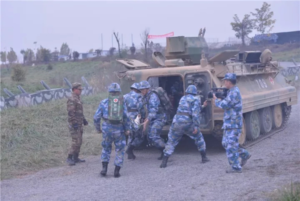 海军首批50名海军兼职卫生兵上岗 均来自一线