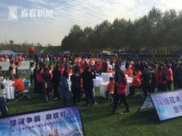 以一敌十象棋车轮战在世纪公园上演|世纪公园