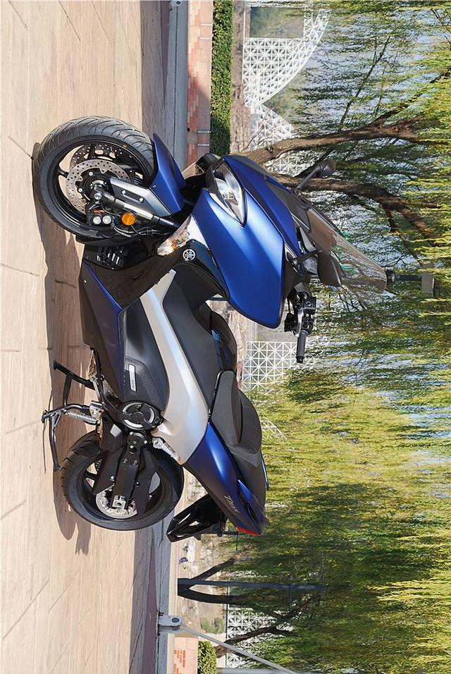 独家实拍:欧洲最畅销的新款大排量踏板摩托车