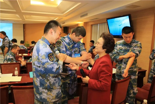 海军首批50名海军兼职卫生兵上岗 均来自一线