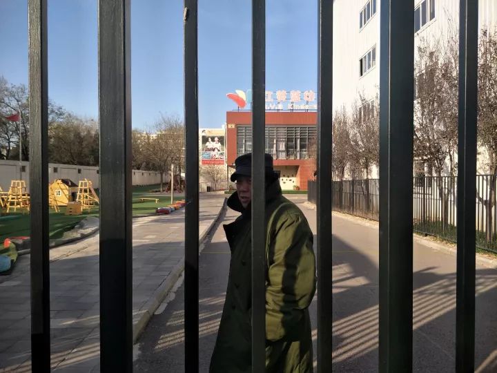 最新!北京红黄蓝幼儿园涉事老师已被停职!更多