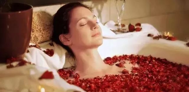 小伙去浴室泡了一把澡,竟患上这种病:虫子在他