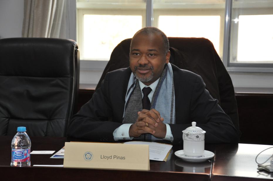 苏里南共和国驻华大使罗伊德·皮纳斯博士访问