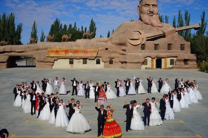 2,喀什地区泽普县布依鲁克塔吉克民族乡布依鲁克村