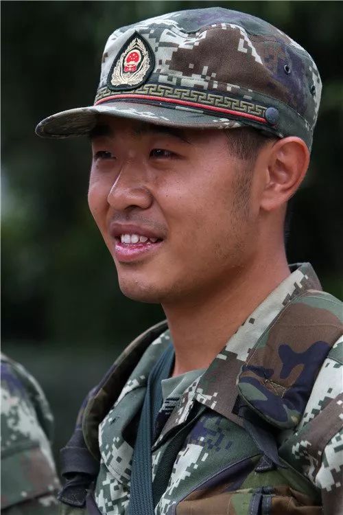 深圳版《士兵突击》!这首歌,唱出了一群90后