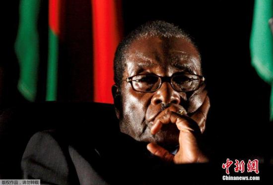 资料图：当地时间11月21日，93岁的津巴布韦总统穆加贝正式辞去总统一职，为他长达37年的执政画上了句号。