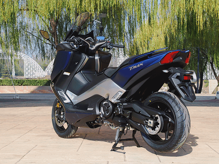 家实拍:欧洲最畅销的新款大排量踏板摩托车-T