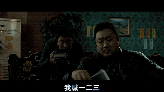下班要去ktv跟黑帮老板喝一杯.