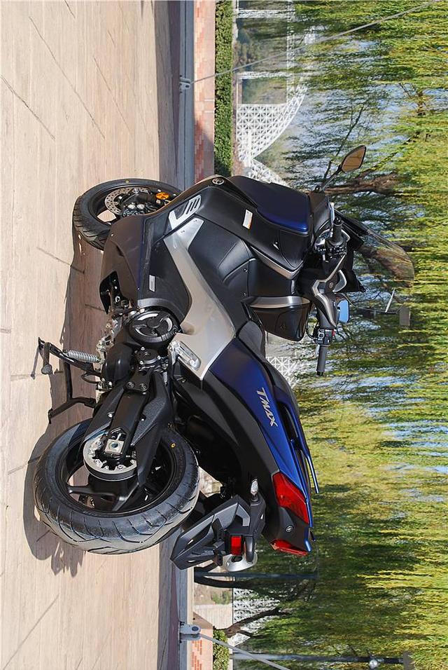 家实拍:欧洲最畅销的新款大排量踏板摩托车-T