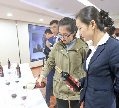 苏里南驻华大使Lloyd Pinas先生出席我校文理