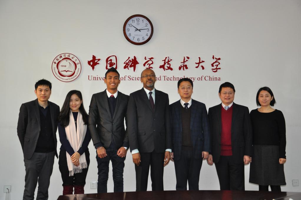 苏里南共和国驻华大使罗伊德·皮纳斯博士访问