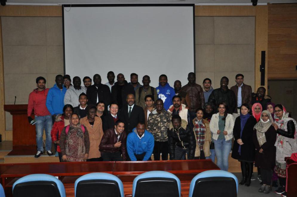 苏里南共和国驻华大使罗伊德·皮纳斯博士访问