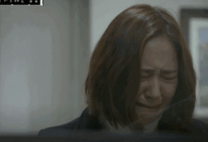 一日偶像 | 雪莉和SM续约被韩网友嘲了…郑秀晶哭到五官都皱了！