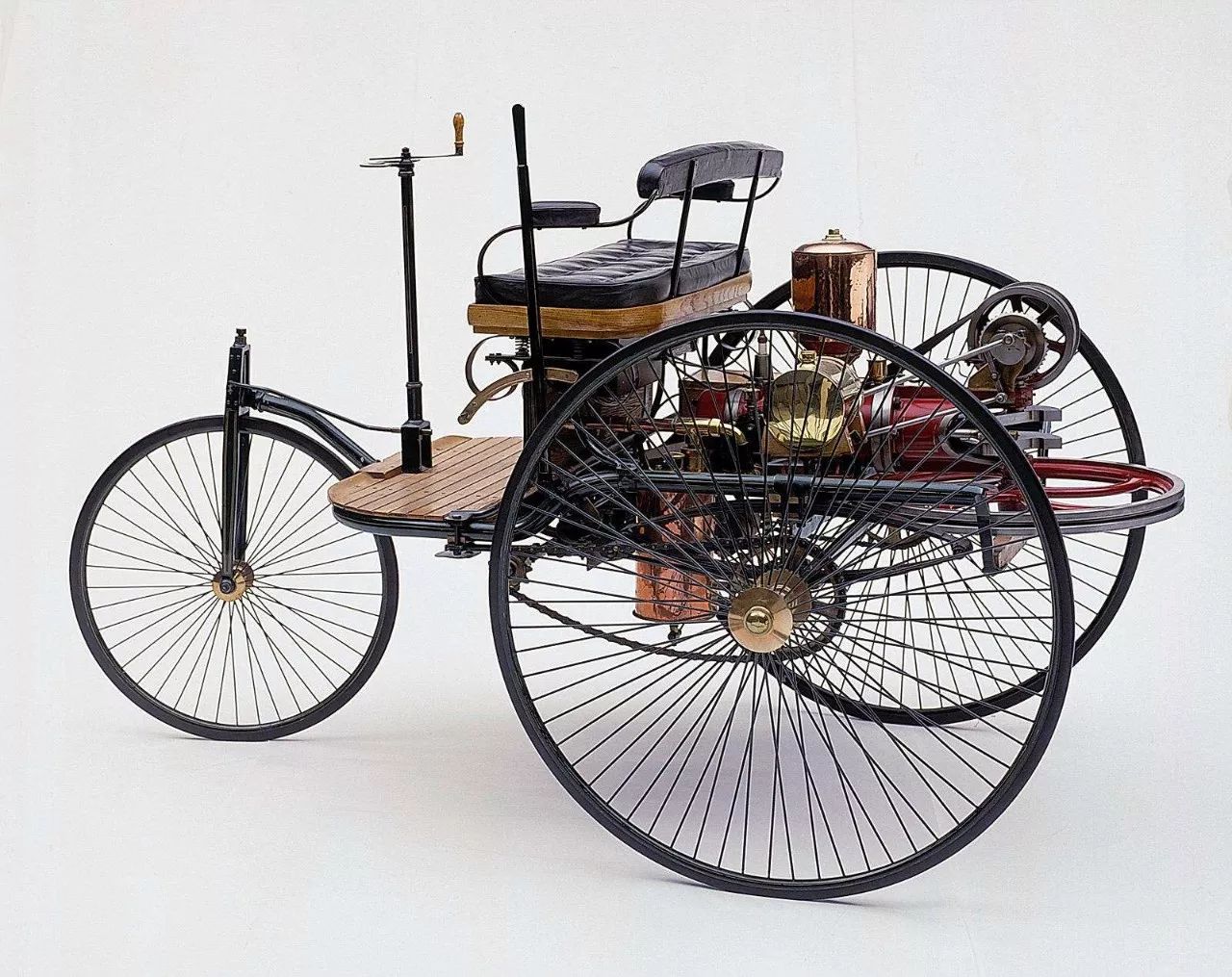 内燃机不可取代,与电动车并行发展?