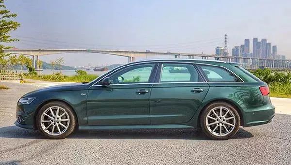 旅行车和suv的空间对比 UELQ-fypatmw6106662.jpg