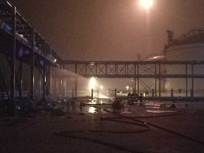 陕西一液化天然气LNG加注站液体泄漏起火 2人