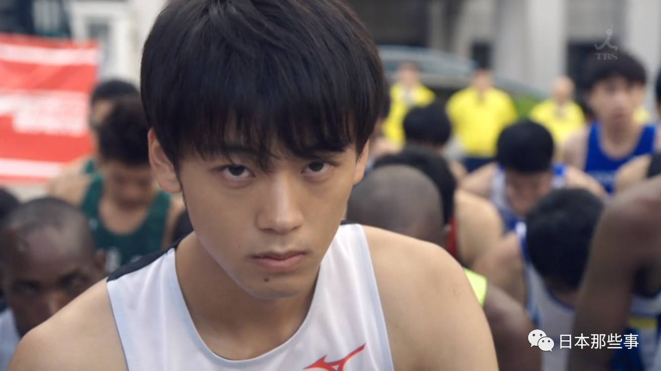 不慎摔倒，这一摔也太结实了吧，感觉好疼啊QAQ