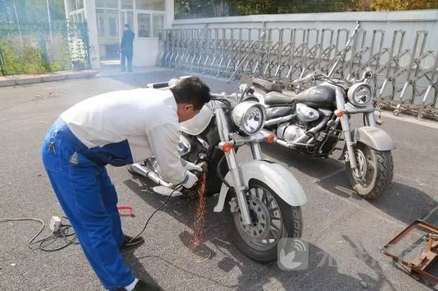 济南一批大排量进口摩托车近日被集中销毁