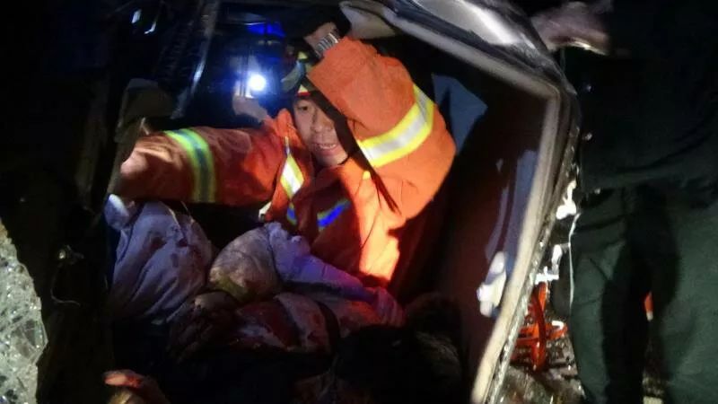 2017.11.26 | 她的微信头像上了广告,冠名小吃