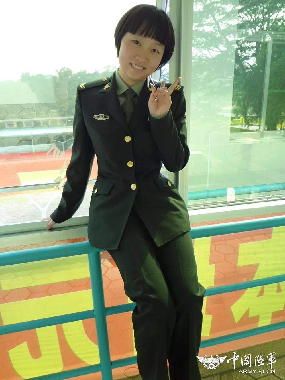 这群“丫头”1826天的成长历程,竟全部被记录在一位女上尉的日记里……|上尉|女兵|战士_新浪军事_新浪网