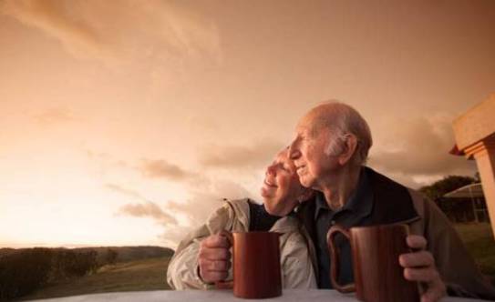 人老了，要给自己留七张底牌!说得太对了|底牌|老伴|老来俏_新浪新闻
