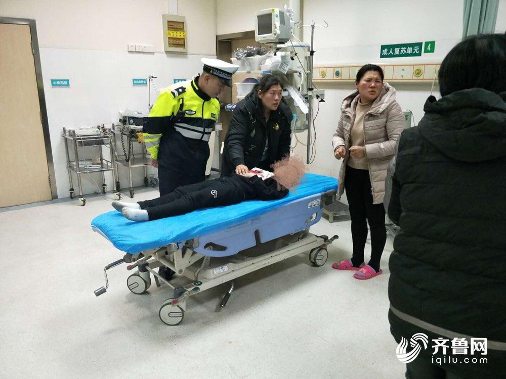 聊城9岁男童高烧休克 高速交警生命速递紧急