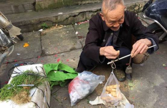 天冷了,菜市发生的一幕,让所有建湖人心酸!