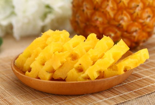 2017.11.26 | 她的微信头像上了广告,冠名小吃