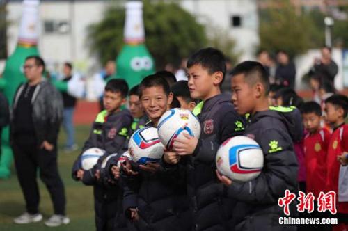 燕京啤酒种子计划进校园公益活动在上海举行