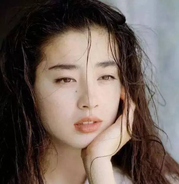 日本众多美女为何情愿嫁给巨肥相扑运动员?