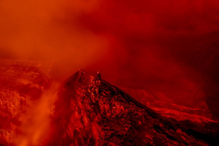 外媒:印尼巴厘岛阿贡火山警戒级别调至最高 随