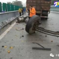 喂！经销商吗？我这新车才撞了几下，12个轱辘掉了八个！