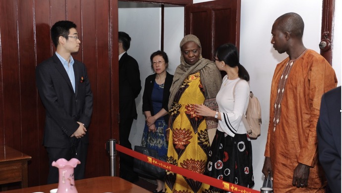 为何这位非洲国家议长参观一大会址说:把历史