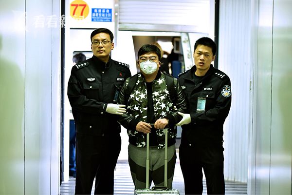 职务侵占上亿资金潜逃美国 警方成功劝返|警方