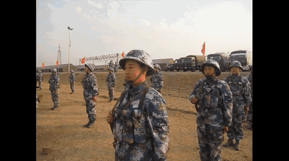听说今年海军新训小姐姐最猛,看95后女兵首次实弹射击