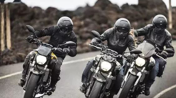 大王叫我来巡山，我把毒儿转一转...