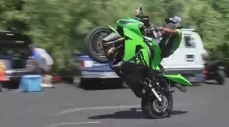 玩出新高度 疯狂男玩川崎