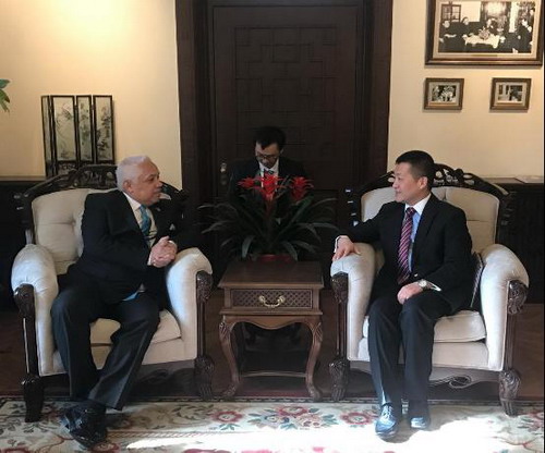 外交部新闻司司长陆慷与古巴外交部新闻司司长