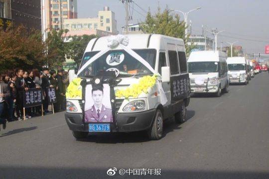 江西21岁消防战士鲁信徒手刨土救人不幸牺牲