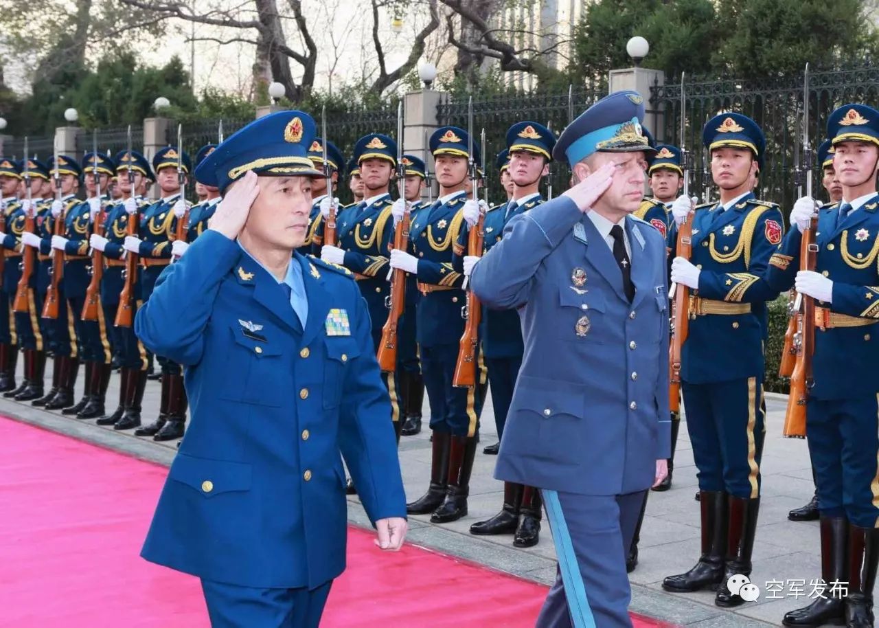 空军司令员丁来杭会见保加利亚空军司令|空军|司令员|保加利亚_新浪军事_新浪网