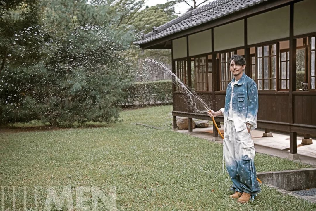 四十三岁的张震，抱石向上