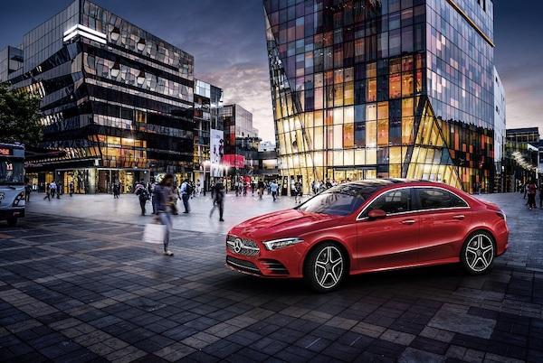 国产全新长轴距A级轿车领衔，奔驰这样书写豪华车破局之道