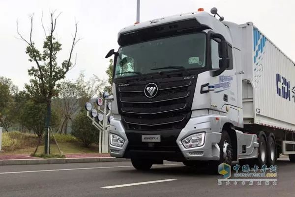 坐“欧曼EST-A自动驾驶卡车”啥感觉?司机全程不用方向盘(视频)