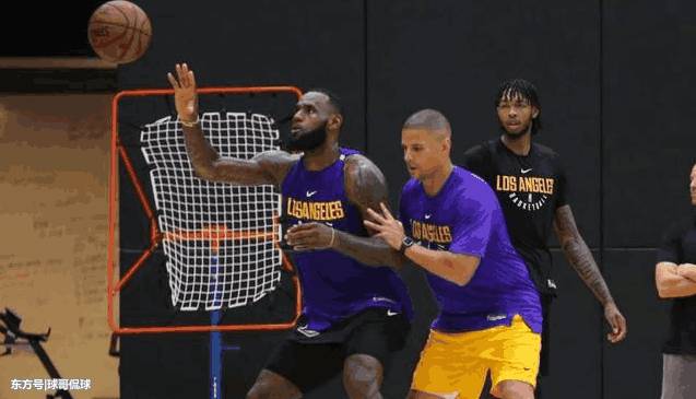 足球合球犯规吗怎么罚球,足球合球犯规吗怎么罚球的